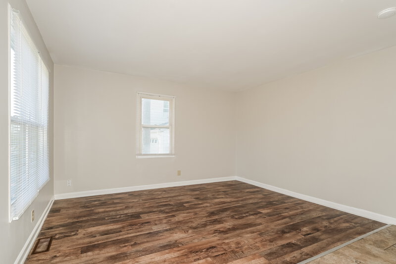 1,380/Mo, 2310 Mullanphy Ln Florissant, MO 63031 Living Room View