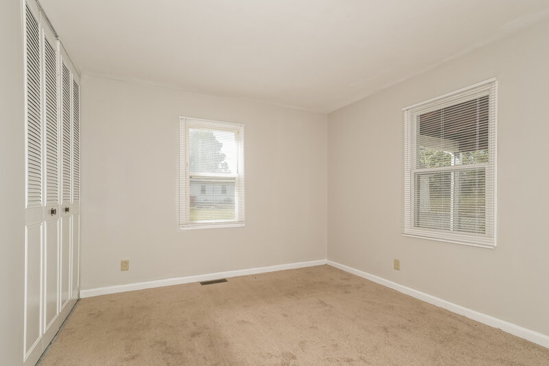 1,380/Mo, 2310 Mullanphy Ln Florissant, MO 63031 Main Bedroom View 2