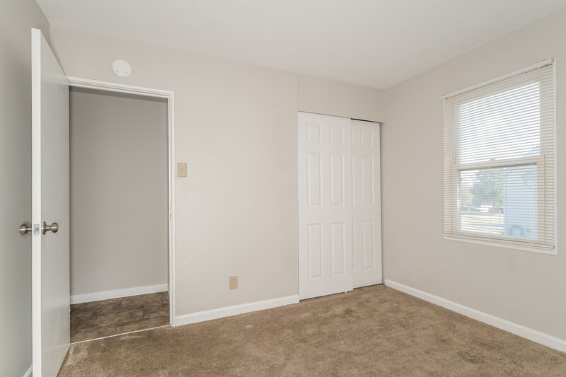 1,380/Mo, 2310 Mullanphy Ln Florissant, MO 63031 Bedroom View 3