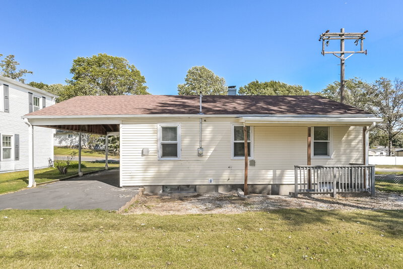 1,380/Mo, 2310 Mullanphy Ln Florissant, MO 63031 Rear View 2