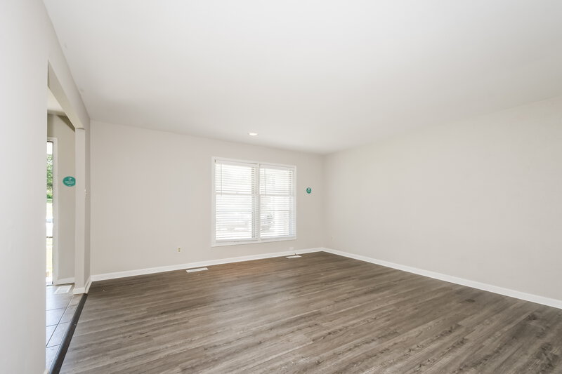 2,980/Mo, 11390 Lanett Ct St. Louis, MO 63136 Living Room View 2