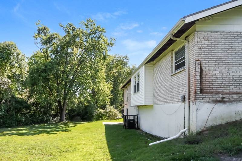 2,980/Mo, 11390 Lanett Ct St. Louis, MO 63136 Rear View