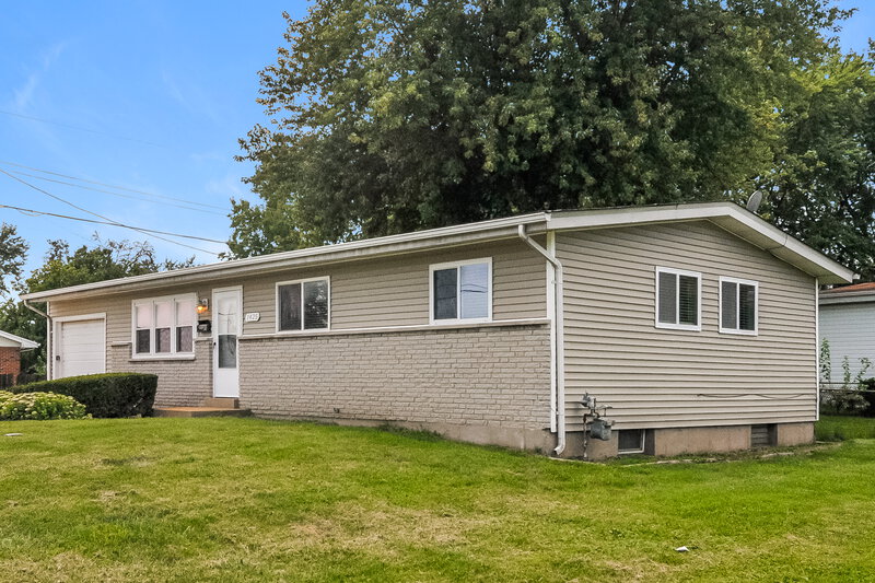 1,845/Mo, 1425 Shackelford Rd Florissant, MO 63031 Front View