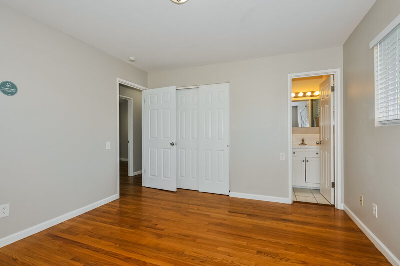 1,845/Mo, 1425 Shackelford Rd Florissant, MO 63031 Main Bedroom View 2