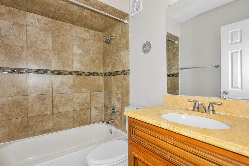 1,845/Mo, 1425 Shackelford Rd Florissant, MO 63031 Bathroom View