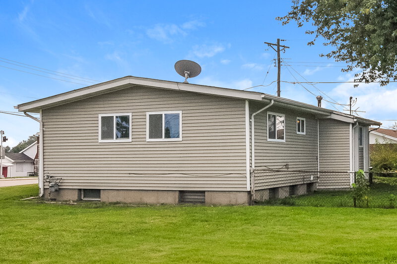 1,845/Mo, 1425 Shackelford Rd Florissant, MO 63031 Rear View