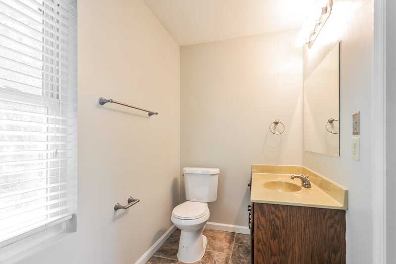 2,090/Mo, 15 Morgat Ct Lake St Louis, MO 63367 Main Bathroom View