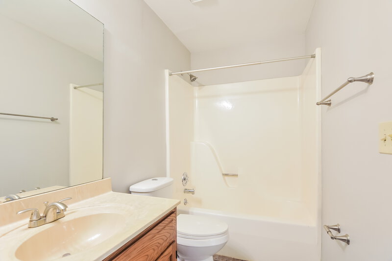 2,090/Mo, 15 Morgat Ct Lake St Louis, MO 63367 Bathroom View