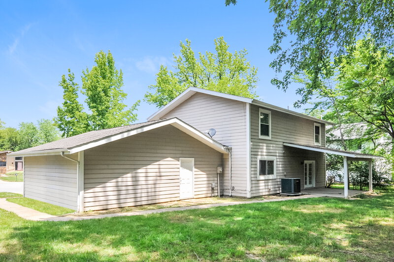 2,090/Mo, 15 Morgat Ct Lake St Louis, MO 63367 Rear View