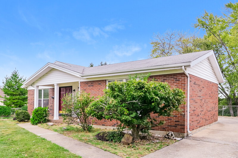 1,805/Mo, 3319 Tom Sawyer Dr Florissant, MO 63033 Front View