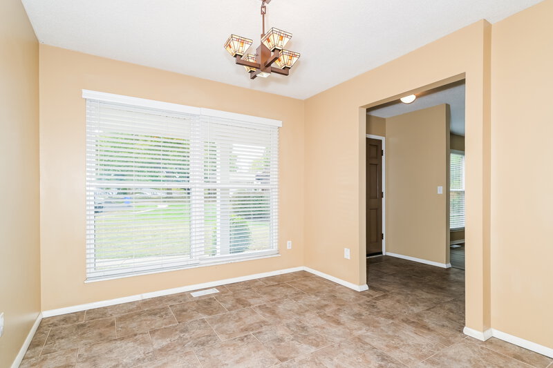 1,805/Mo, 3319 Tom Sawyer Dr Florissant, MO 63033 Dining Room View