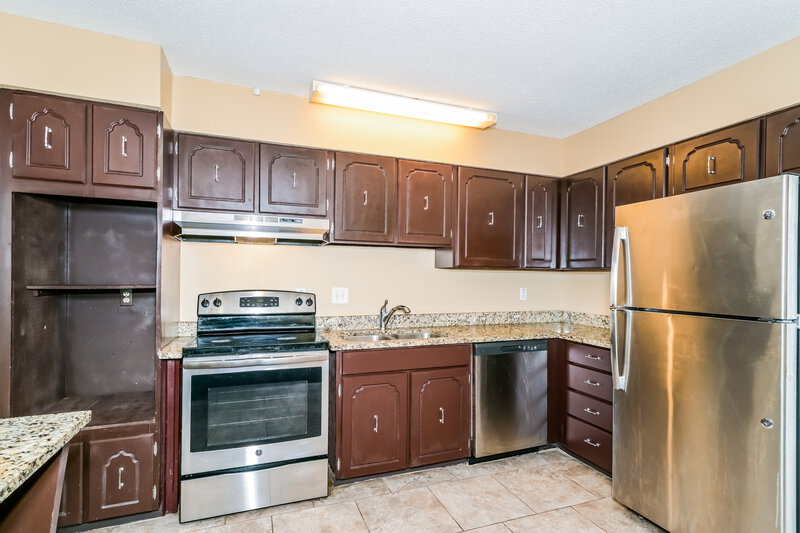 1,805/Mo, 3319 Tom Sawyer Dr Florissant, MO 63033 Kitchen View 2