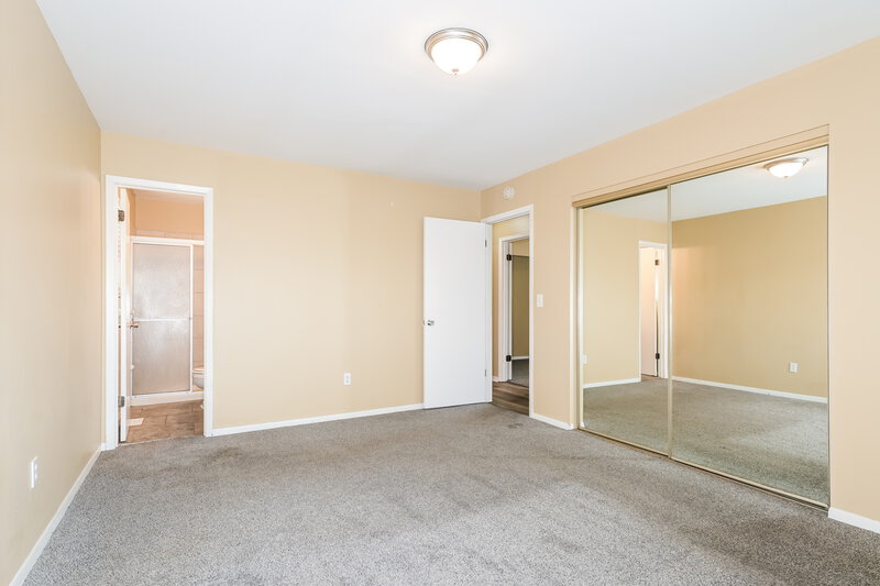 1,805/Mo, 3319 Tom Sawyer Dr Florissant, MO 63033 Main Bedroom View 2