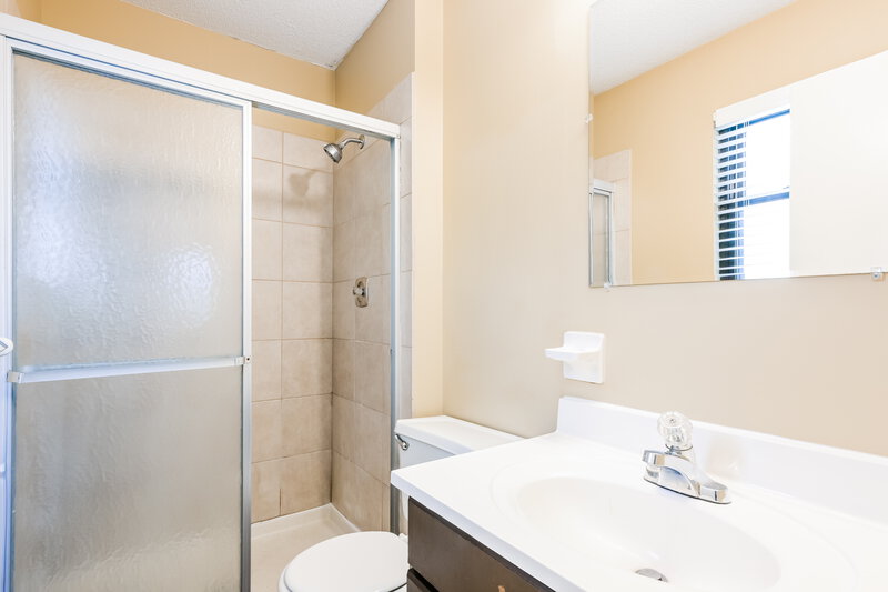 1,805/Mo, 3319 Tom Sawyer Dr Florissant, MO 63033 Main Bathroom View