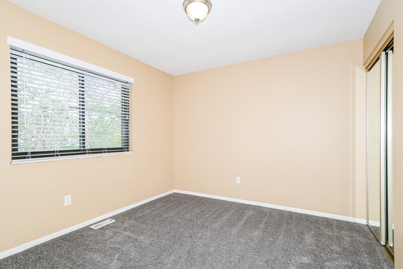 1,805/Mo, 3319 Tom Sawyer Dr Florissant, MO 63033 Bedroom View