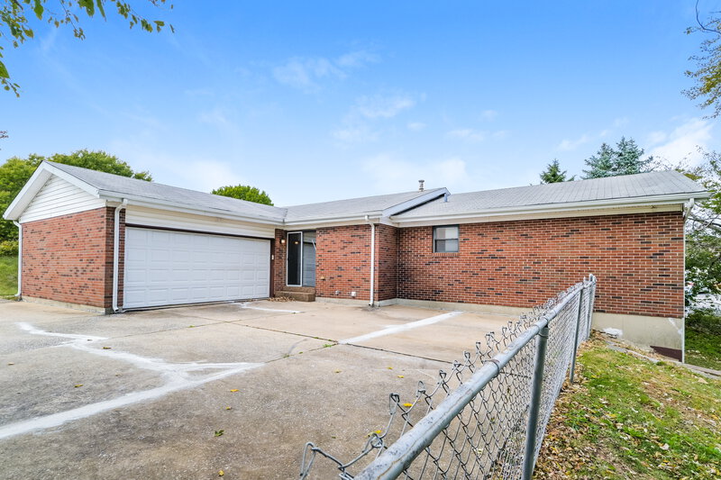 1,805/Mo, 3319 Tom Sawyer Dr Florissant, MO 63033 Rear View