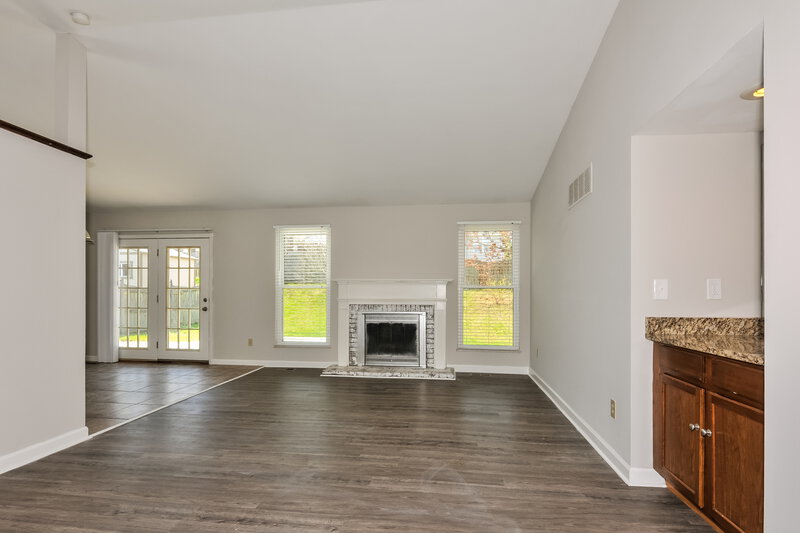 1,950/Mo, 27 Barrington Dr Saint Peters, MO 63376 Living Room View