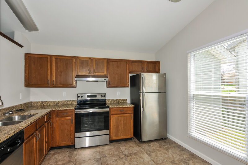 1,950/Mo, 27 Barrington Dr Saint Peters, MO 63376 Kitchen View