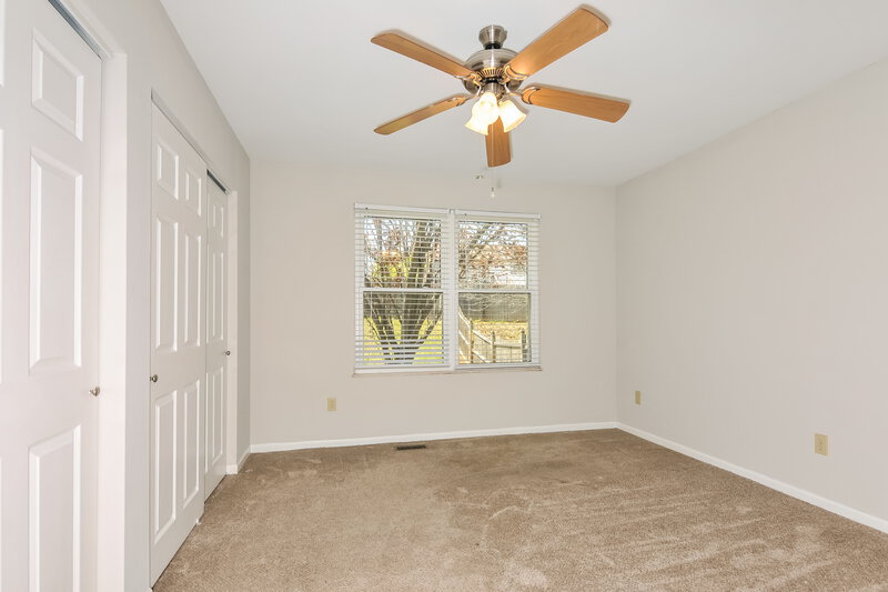 1,950/Mo, 27 Barrington Dr Saint Peters, MO 63376 Main Bedroom View