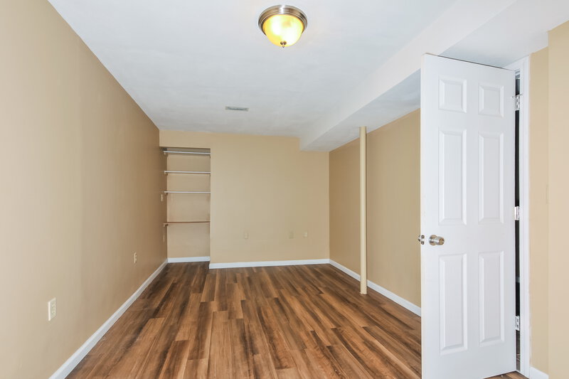 1,950/Mo, 27 Barrington Dr Saint Peters, MO 63376 Storage View