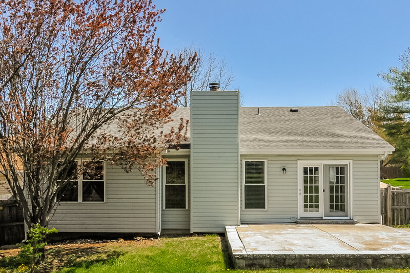1,950/Mo, 27 Barrington Dr Saint Peters, MO 63376 Rear View