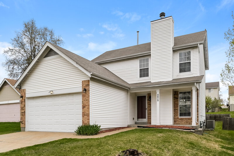 1,970/Mo, 4879 Persimmon Bend Ln Florissant, MO 63033 Front View