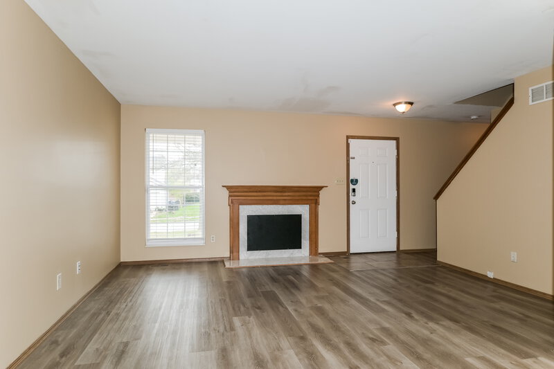 2,095/Mo, 4879 Persimmon Bend Ln Florissant, MO 63033 Living Room View