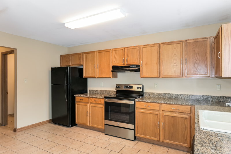 1,970/Mo, 4879 Persimmon Bend Ln Florissant, MO 63033 Kitchen View 2