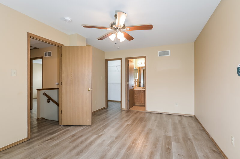 1,970/Mo, 4879 Persimmon Bend Ln Florissant, MO 63033 Main Bedroom View 2