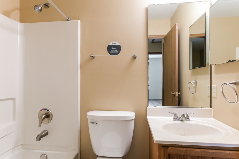 1,970/Mo, 4879 Persimmon Bend Ln Florissant, MO 63033 Main Bathroom View