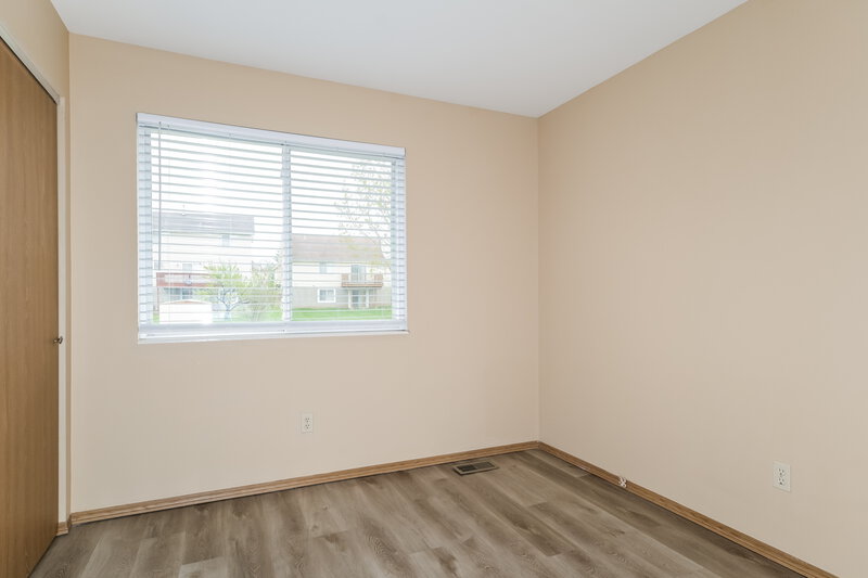 1,970/Mo, 4879 Persimmon Bend Ln Florissant, MO 63033 Bedroom View 2