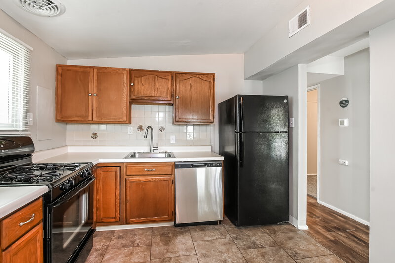 1,615/Mo, 790 Pebble Ln Florissant, MO 63033 Kitchen View