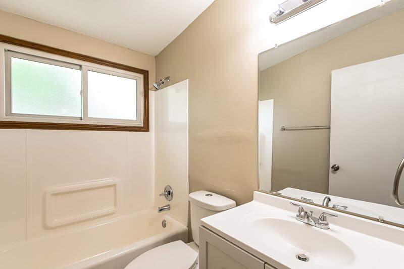 1,615/Mo, 790 Pebble Ln Florissant, MO 63033 Bathroom View