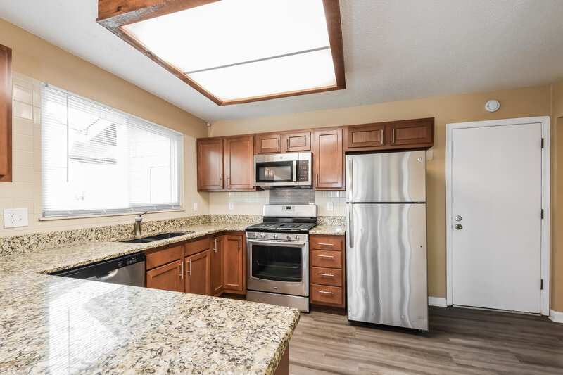2,125/Mo, 912 Justice Ct Florissant, MO 63034 Kitchen View 2