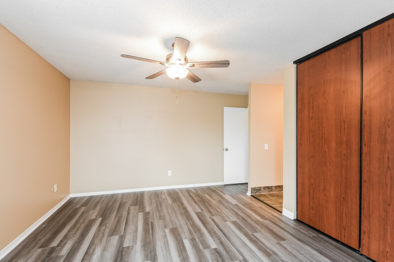 2,125/Mo, 912 Justice Ct Florissant, MO 63034 Main Bedroom View 2