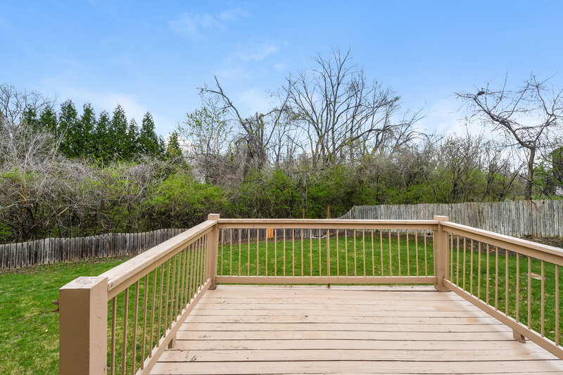 2,125/Mo, 912 Justice Ct Florissant, MO 63034 Deck View
