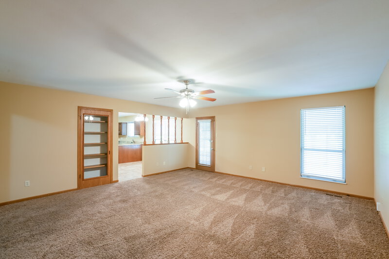 2,085/Mo, 4131 Les Cherbourg Ln Florissant, MO 63034 Living Room View