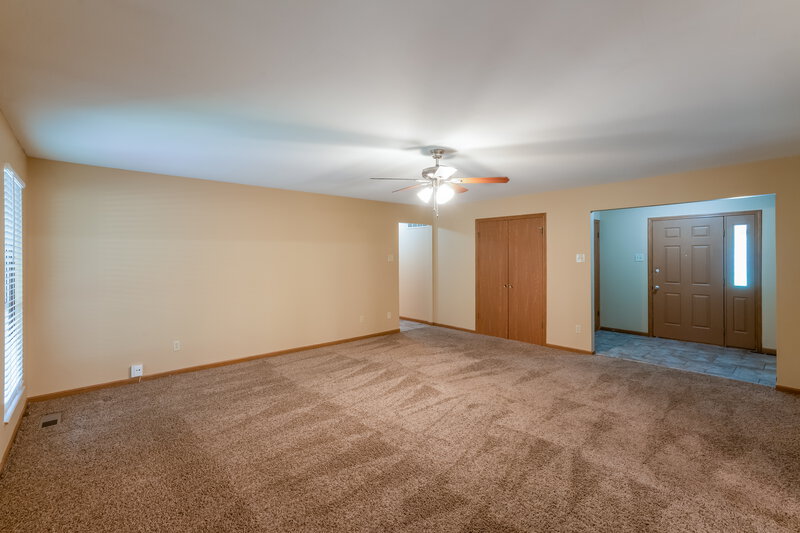 2,085/Mo, 4131 Les Cherbourg Ln Florissant, MO 63034 Living Room View 2