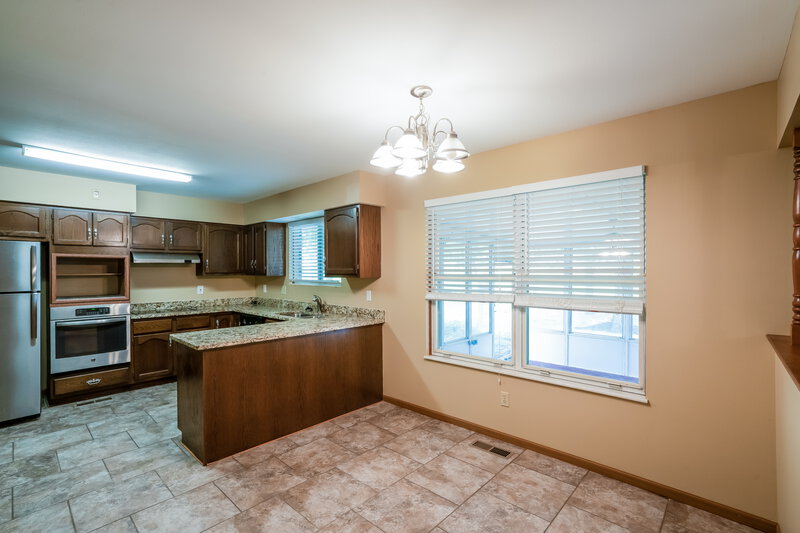 2,085/Mo, 4131 Les Cherbourg Ln Florissant, MO 63034 Dining Room View