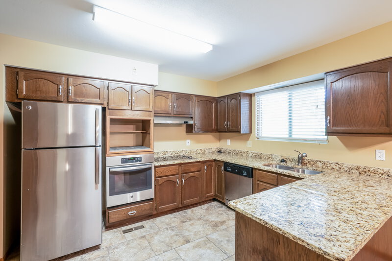 2,085/Mo, 4131 Les Cherbourg Ln Florissant, MO 63034 Kitchen View
