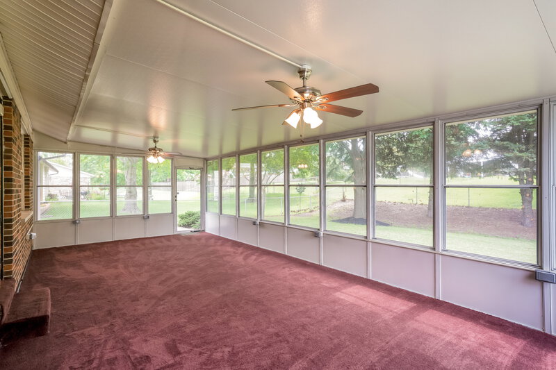 2,085/Mo, 4131 Les Cherbourg Ln Florissant, MO 63034 Sun Room View