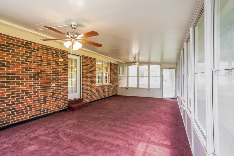 2,085/Mo, 4131 Les Cherbourg Ln Florissant, MO 63034 Sun Room View 2