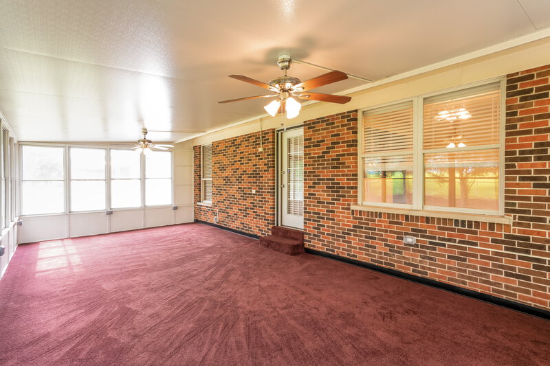 2,085/Mo, 4131 Les Cherbourg Ln Florissant, MO 63034 Sun Room View 3
