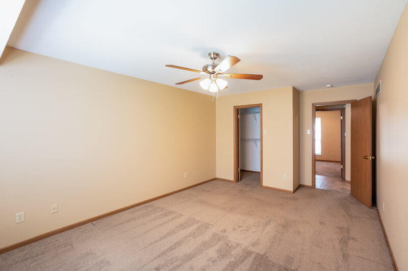 2,085/Mo, 4131 Les Cherbourg Ln Florissant, MO 63034 Main Bedroom View