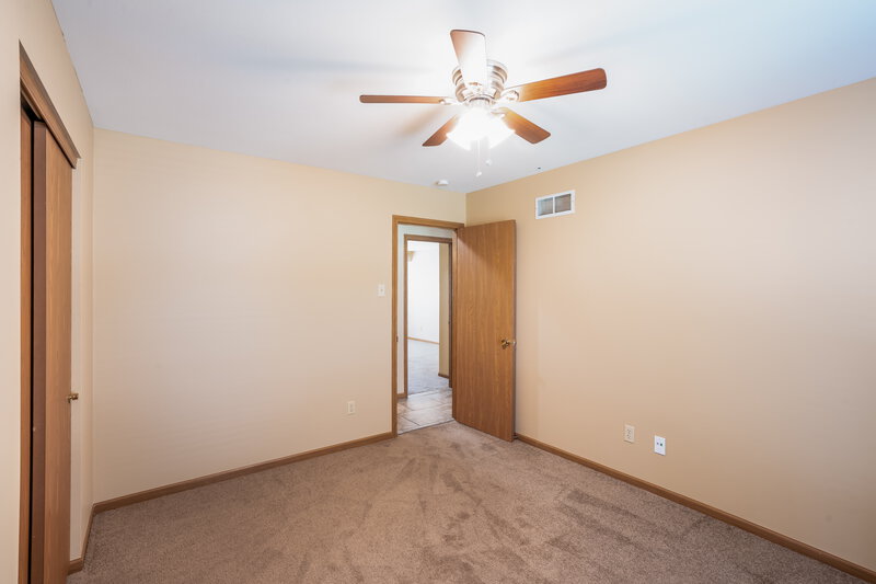 2,085/Mo, 4131 Les Cherbourg Ln Florissant, MO 63034 Bedroom View