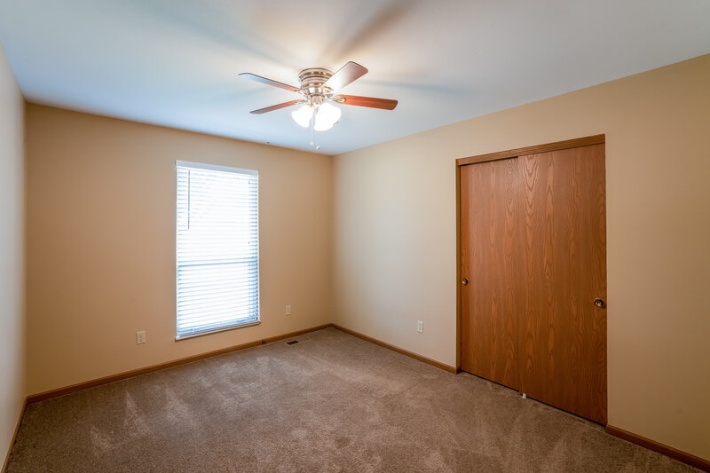 2,085/Mo, 4131 Les Cherbourg Ln Florissant, MO 63034 Bedroom View 2