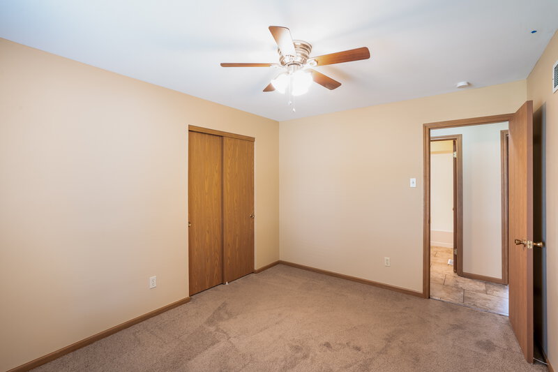 2,085/Mo, 4131 Les Cherbourg Ln Florissant, MO 63034 Bedroom View 3