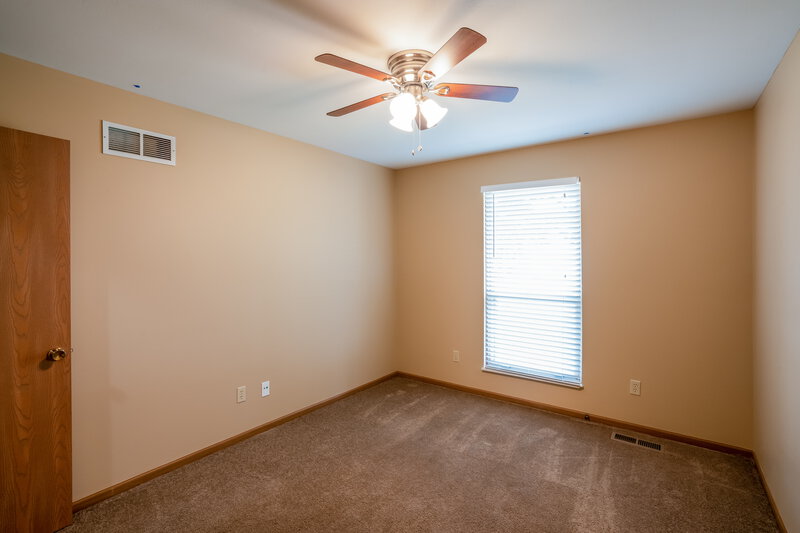 2,085/Mo, 4131 Les Cherbourg Ln Florissant, MO 63034 Bedroom View 4
