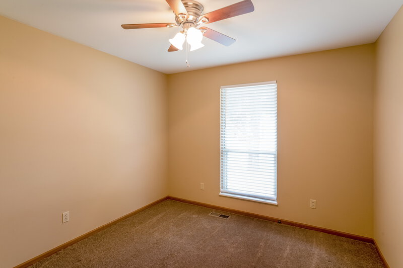 2,085/Mo, 4131 Les Cherbourg Ln Florissant, MO 63034 Bedroom View 6