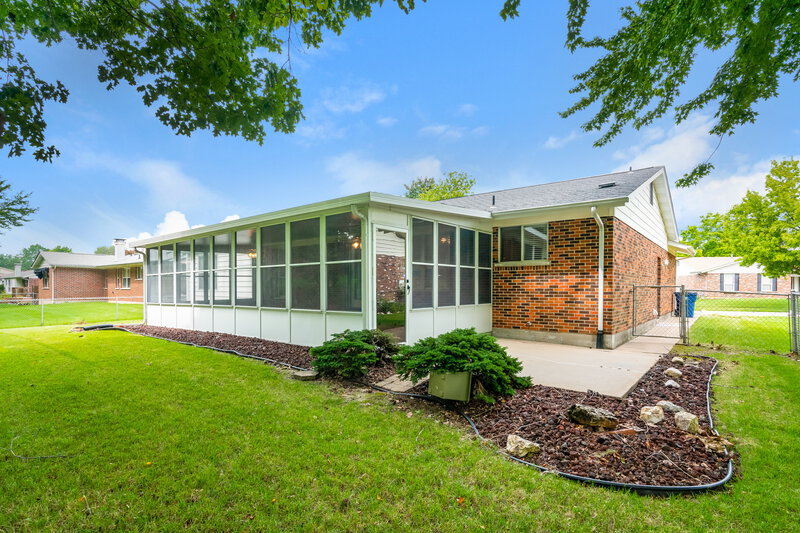2,085/Mo, 4131 Les Cherbourg Ln Florissant, MO 63034 Rear View